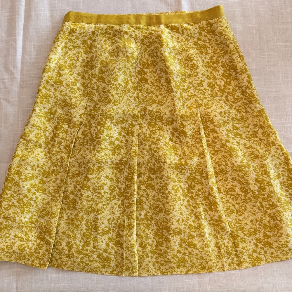 Vintage Banana Republic Yellow Floral Pleated Skirt — Size 2